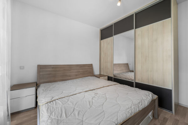 TOP ponuka - 2 izbový byt s parkovaním v Slnečniciach ! - Image 11
