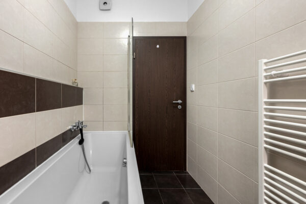 TOP ponuka - 2 izbový byt s parkovaním v Slnečniciach ! - Image 19